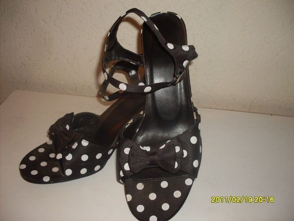 CHAUSSURE T38  BAISSE A 7E 